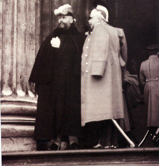 19 февраля 1911 г.  П.А. Столыпин на ступенях портика Казанского собора в Санкт-Петербурге перед богослужением в День 50-леития освобождения кре
