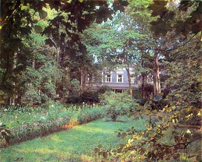 Дом-музей П.И. Чайковского со стороны сада
