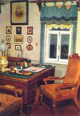 Письменный стол П.И. Чайковского
