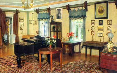 Кабинет-гостиная в доме-музее П.И. Чайковского. Общий вид
