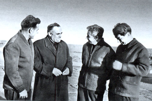 С. Королёв с экипажем космического корабля "Восход". 1954 г.
