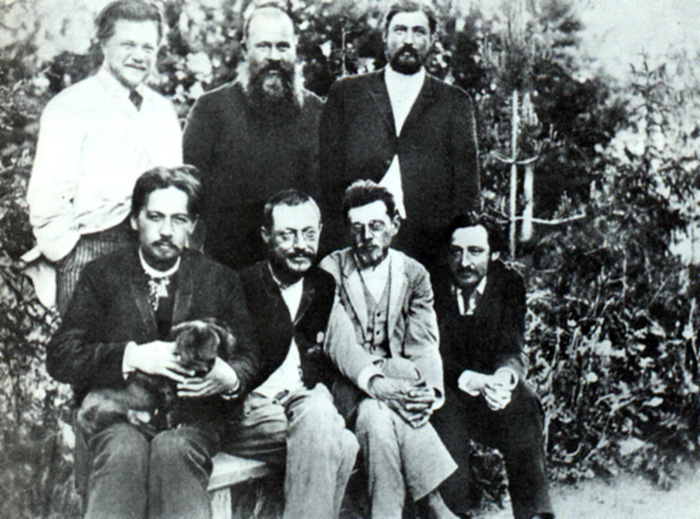 А.П. Чехов в группе серпуховских земских деятелей. 1893-1894. Мелихово
