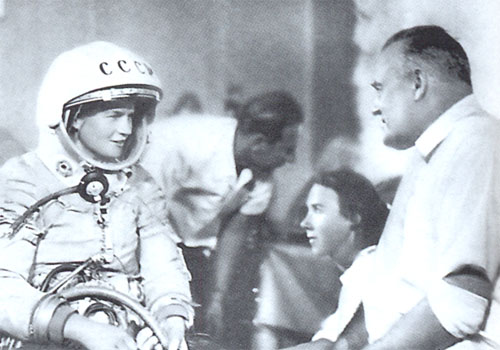 В. Терешкова и С. Королев перед стартом "Востока-6". Байконур, 16 июня 1963 г.
